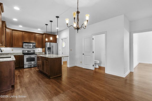 5000 Flora Springs Cir, Louisville, KY 40299