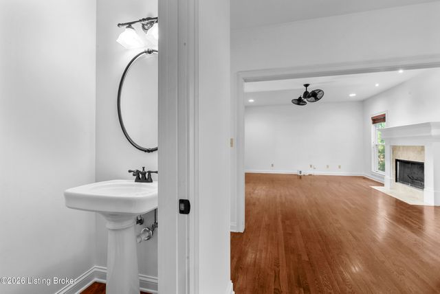 5000 Flora Springs Cir, Louisville, KY 40299