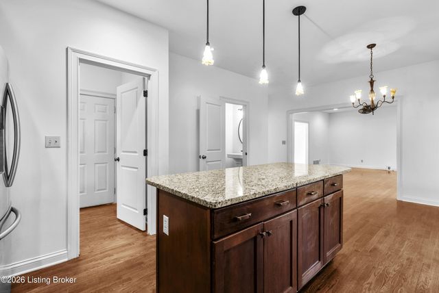 5000 Flora Springs Cir, Louisville, KY 40299