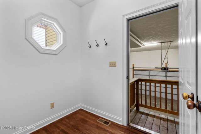 5000 Flora Springs Cir, Louisville, KY 40299