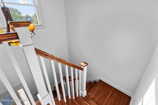 5000 Flora Springs Cir, Louisville, KY 40299