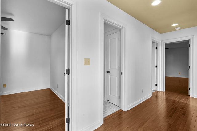 5000 Flora Springs Cir, Louisville, KY 40299