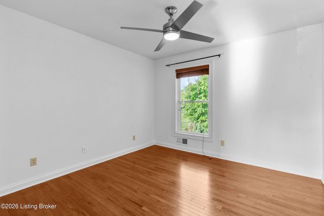 5000 Flora Springs Cir, Louisville, KY 40299