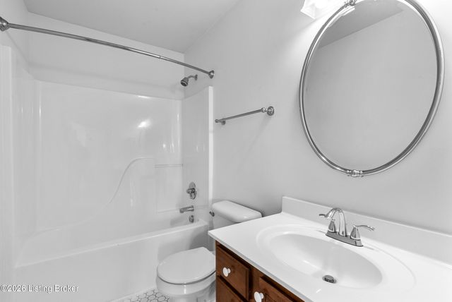 5000 Flora Springs Cir, Louisville, KY 40299