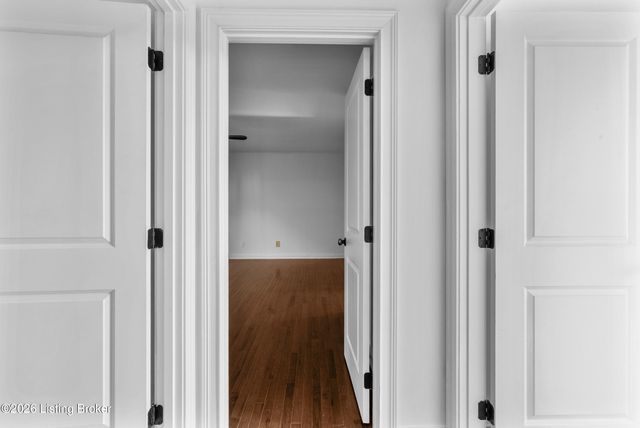 5000 Flora Springs Cir, Louisville, KY 40299