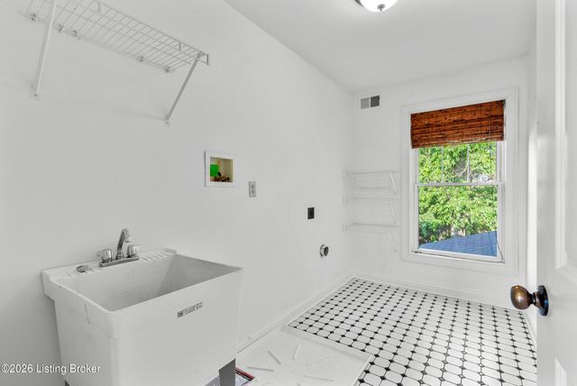 5000 Flora Springs Cir, Louisville, KY 40299