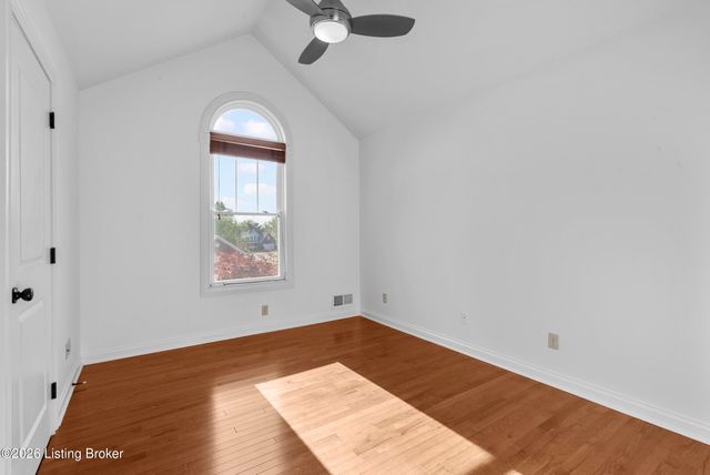 5000 Flora Springs Cir, Louisville, KY 40299