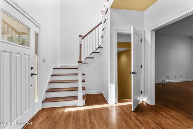 5000 Flora Springs Cir, Louisville, KY 40299