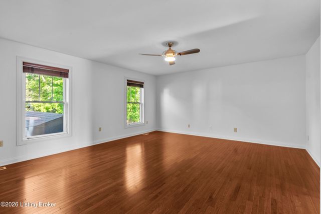 5000 Flora Springs Cir, Louisville, KY 40299