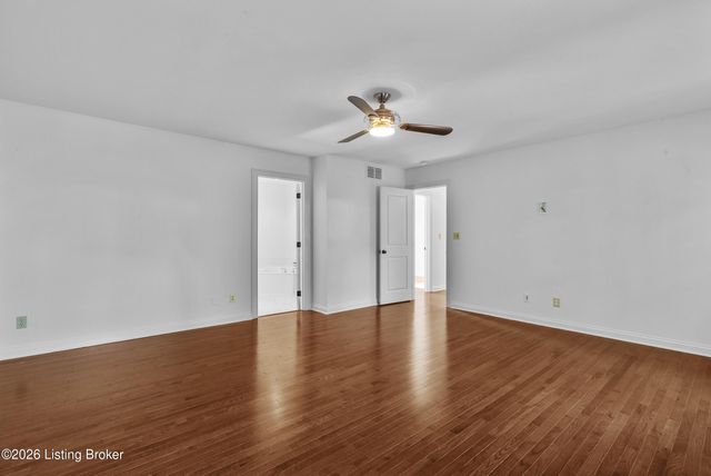 5000 Flora Springs Cir, Louisville, KY 40299