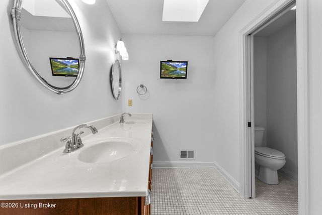 5000 Flora Springs Cir, Louisville, KY 40299