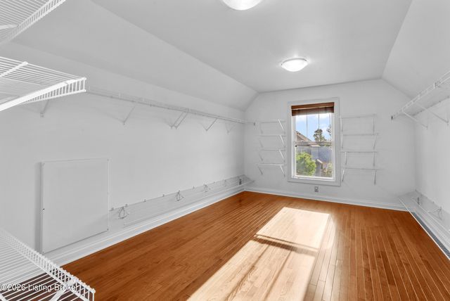 5000 Flora Springs Cir, Louisville, KY 40299