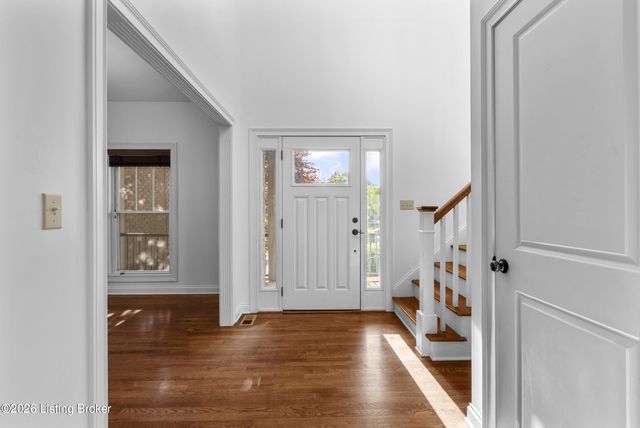 5000 Flora Springs Cir, Louisville, KY 40299