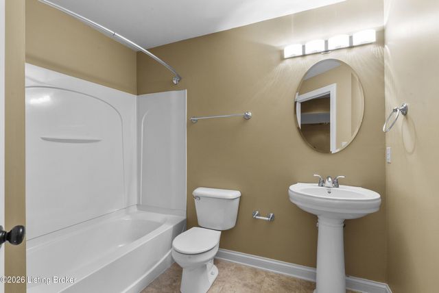 5000 Flora Springs Cir, Louisville, KY 40299