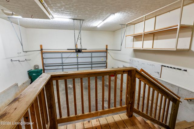 5000 Flora Springs Cir, Louisville, KY 40299