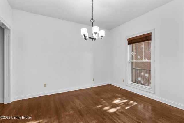 5000 Flora Springs Cir, Louisville, KY 40299