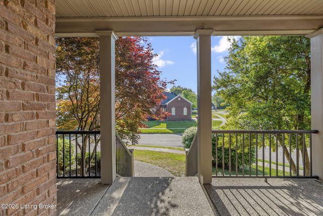 5000 Flora Springs Cir, Louisville, KY 40299