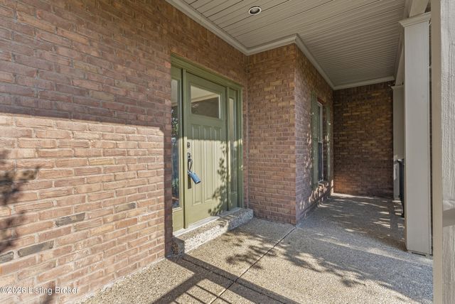 5000 Flora Springs Cir, Louisville, KY 40299