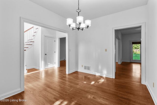 5000 Flora Springs Cir, Louisville, KY 40299