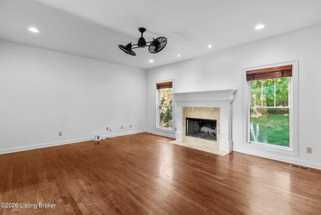 5000 Flora Springs Cir, Louisville, KY 40299