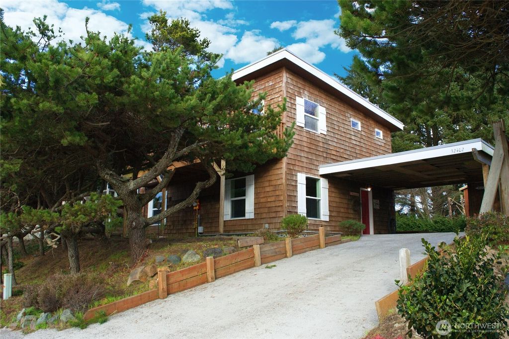 32400 J Place, Ocean Park, WA 98640