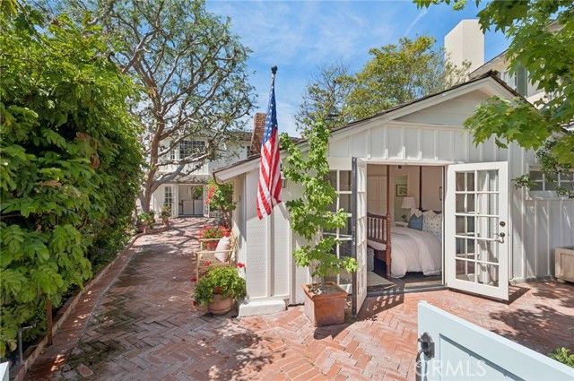 2571 Waverly Drive, Newport Beach, CA 92663