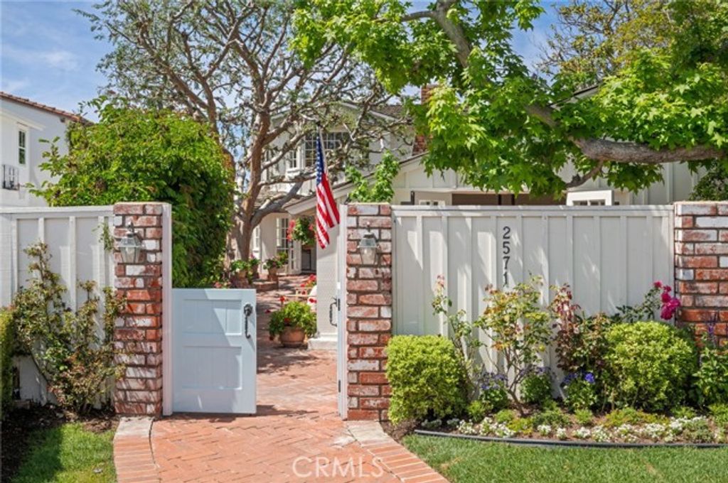 2571 Waverly Drive, Newport Beach, CA 92663