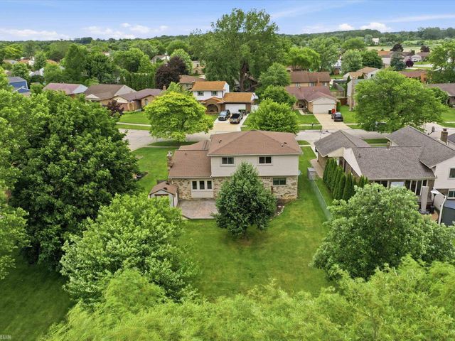45455 Heatherwoode Lane, Macomb Twp, MI 48044
