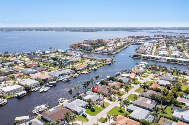 3913 SE 19TH AVENUE, Cape Coral, FL 33904