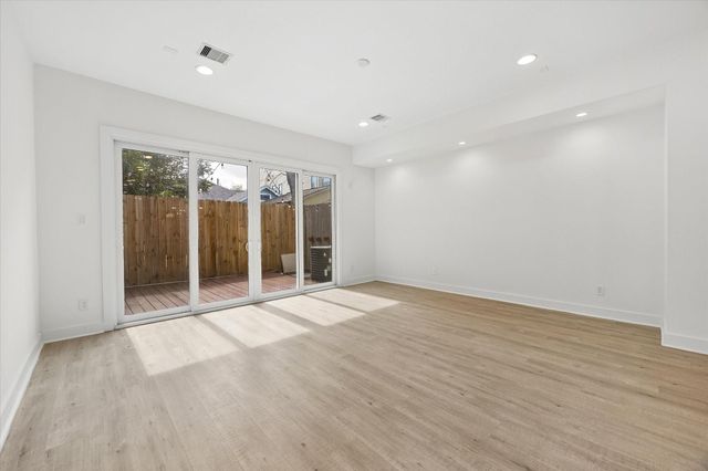 1111 Louise Street, Houston, TX 77009