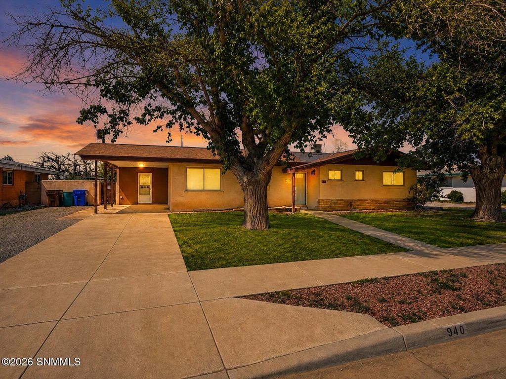 940 Calle Del Sol, Las Cruces, NM 88005
