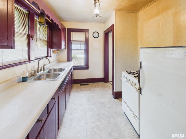 2229 S 6TH Street, Springfield, IL 62703