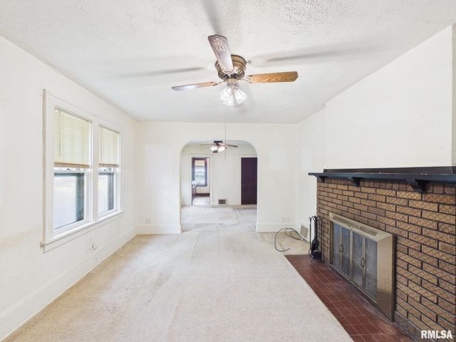 2229 S 6TH Street, Springfield, IL 62703