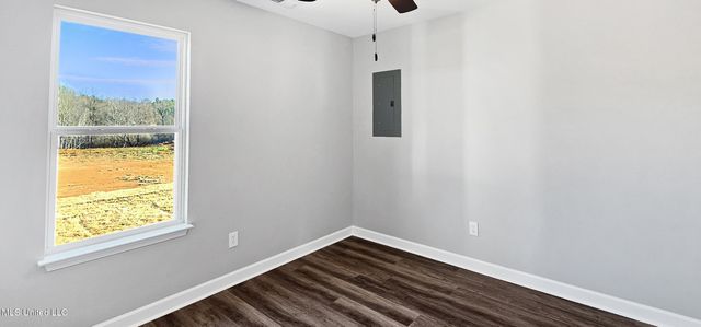 1408 W Woodward Avenue, Holly Springs, MS 38635