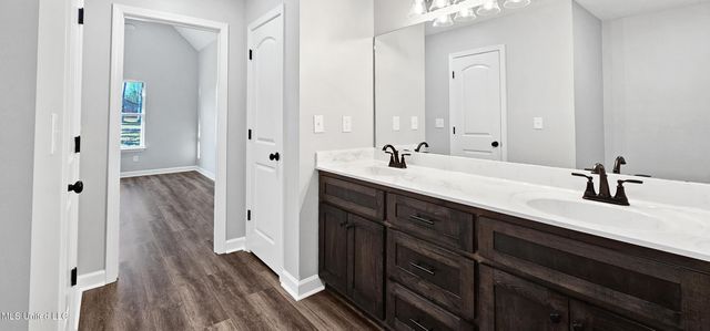 1408 W Woodward Avenue, Holly Springs, MS 38635