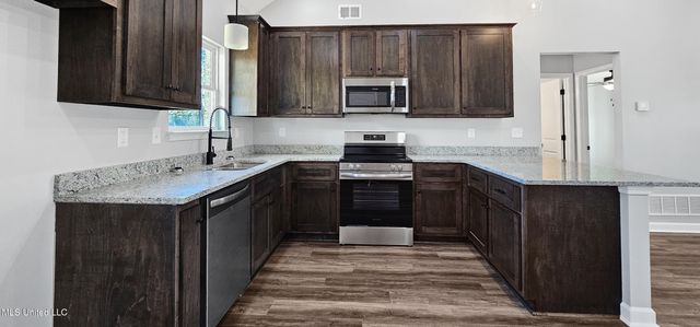 1408 W Woodward Avenue, Holly Springs, MS 38635