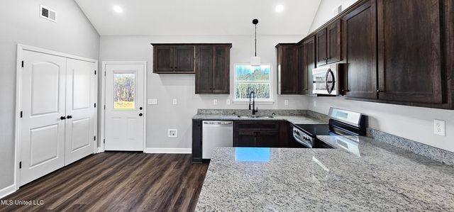 1408 W Woodward Avenue, Holly Springs, MS 38635