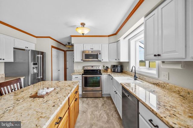 11105 PARKGATE DR, Nokesville, VA 20181