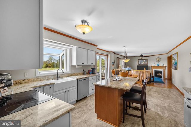 11105 PARKGATE DR, Nokesville, VA 20181
