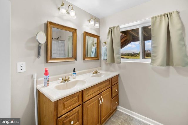 11105 PARKGATE DR, Nokesville, VA 20181