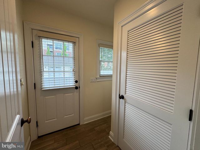 16 HARRIS RD, Princeton, NJ 08540
