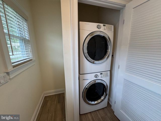 16 HARRIS RD, Princeton, NJ 08540