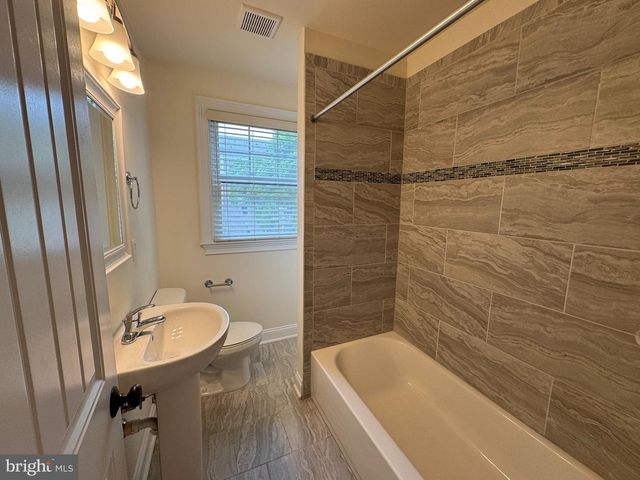 16 HARRIS RD, Princeton, NJ 08540