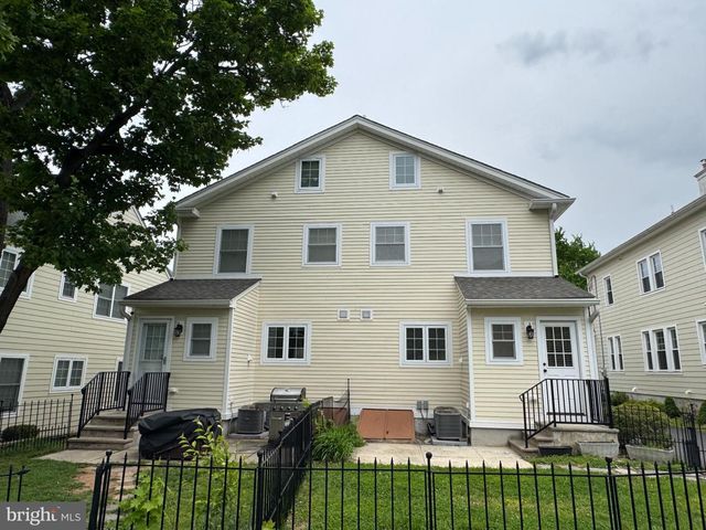 16 HARRIS RD, Princeton, NJ 08540
