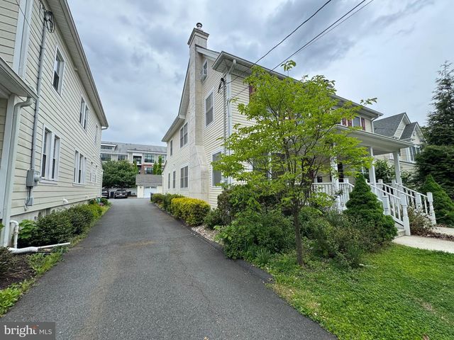 16 HARRIS RD, Princeton, NJ 08540