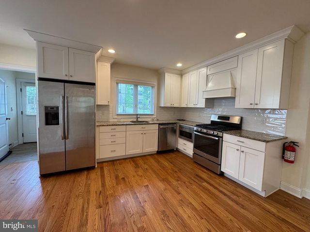 16 HARRIS RD, Princeton, NJ 08540