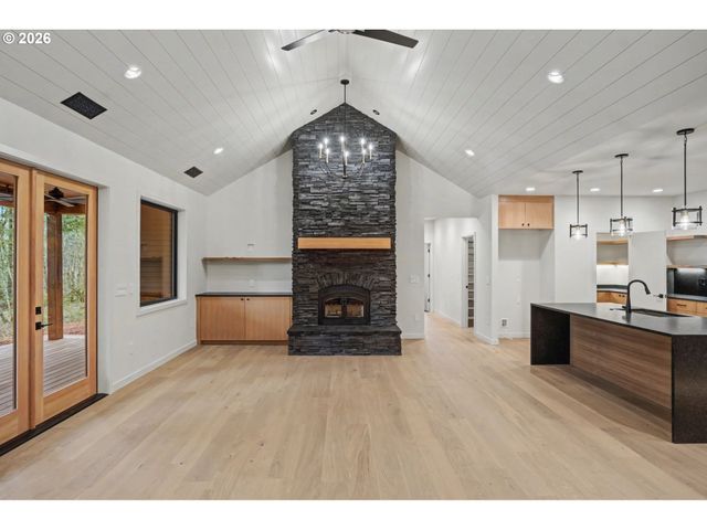 19850 WINTERS HILL Rd, Silverton, OR 97381