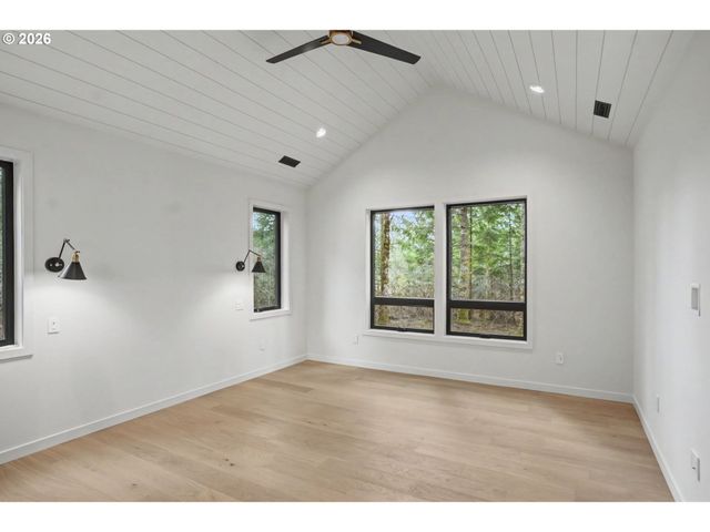 19850 WINTERS HILL Rd, Silverton, OR 97381