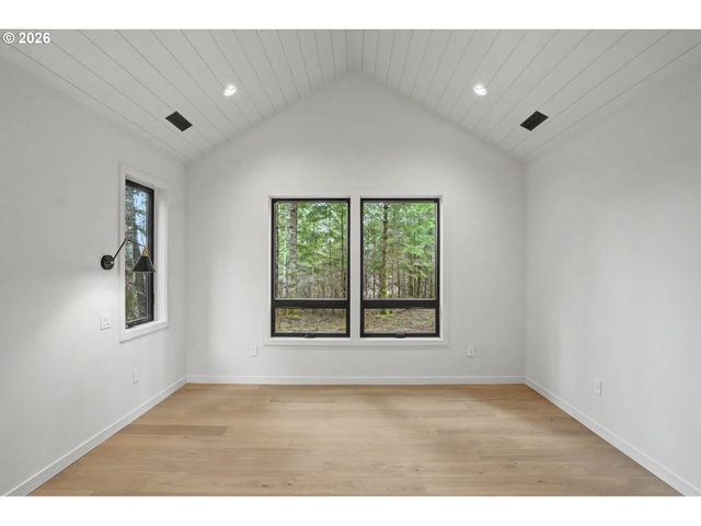 19850 WINTERS HILL Rd, Silverton, OR 97381