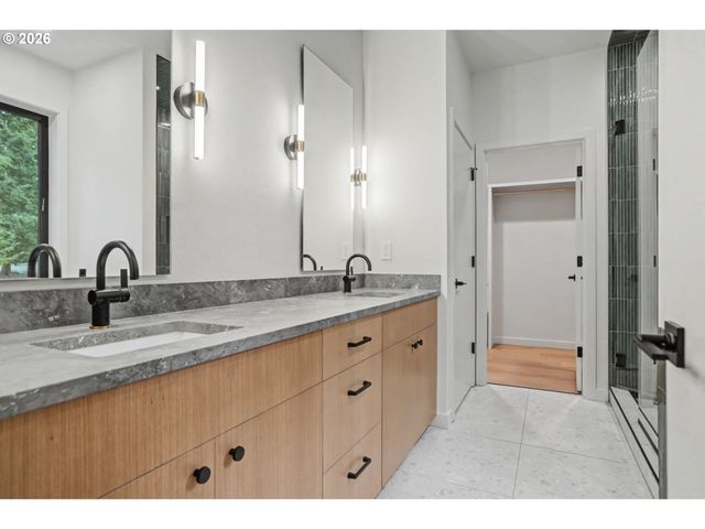 19850 WINTERS HILL Rd, Silverton, OR 97381